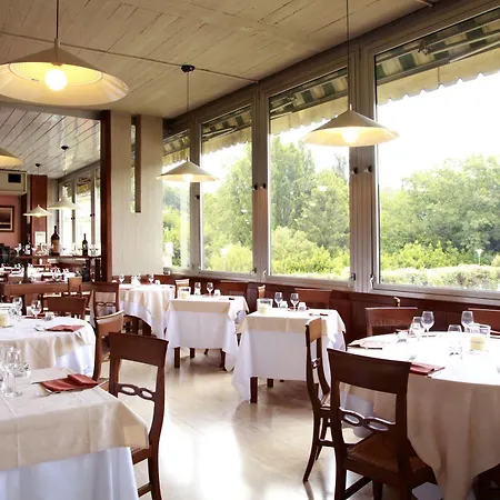 Country Club Hotel