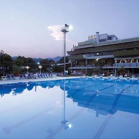 Country Club Hotel 4*