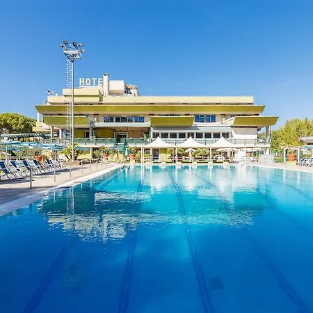 Country Club Hotel