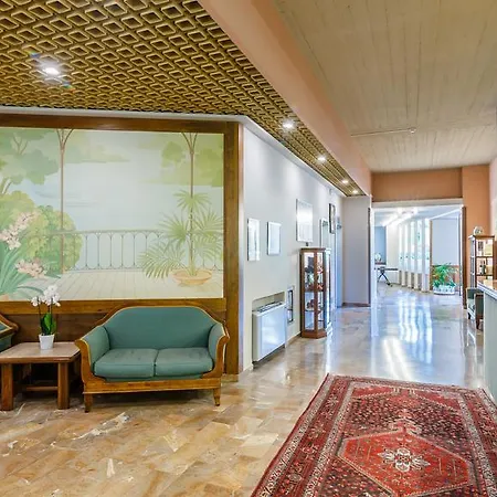 Country Club Hotel 4*