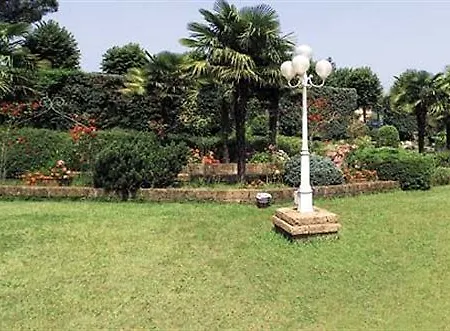 Country Club Hotel